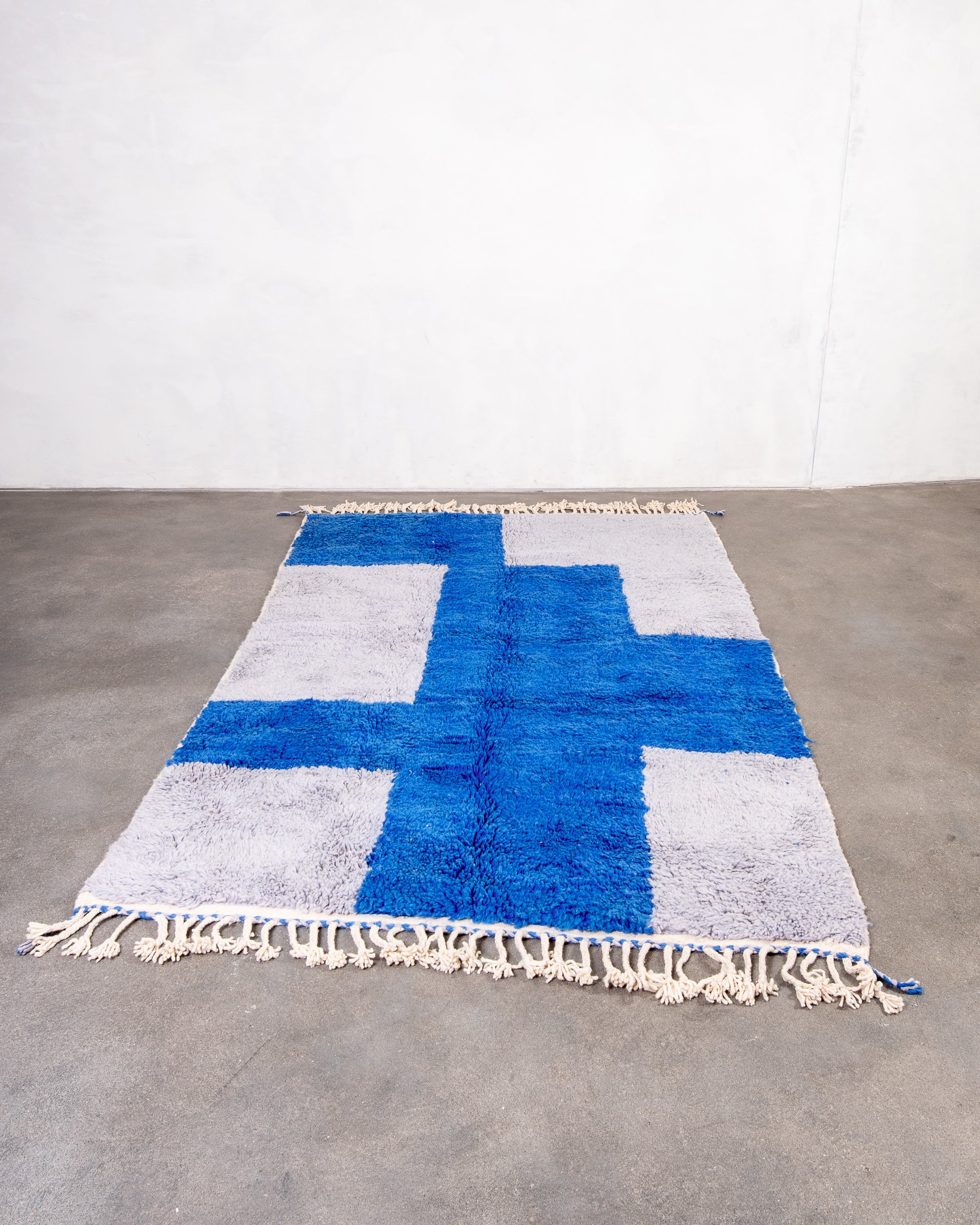 Modern designer handcrafted Berber rug from morocco Beniourain with beautiful colors and patterns